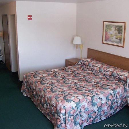 Budget Host Inn&Suites North Branch Zimmer foto