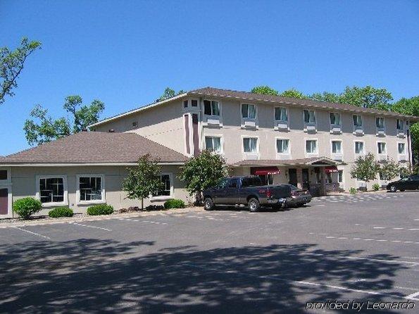 Budget Host Inn&Suites North Branch Exterior foto